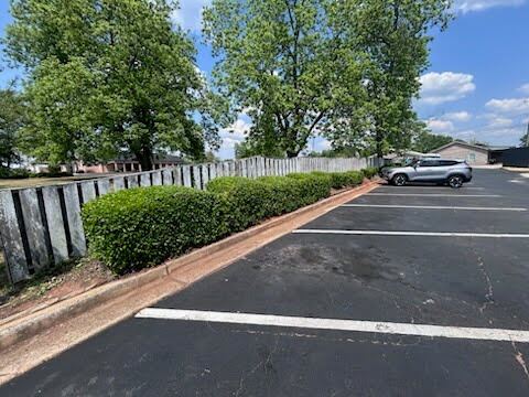 Commercial property hedge line and parking lot maintenance in Thomaston, GA
